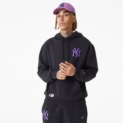 new-york-yankees-league-essential-oversized-black-hoodie-60416438-center-1694531720